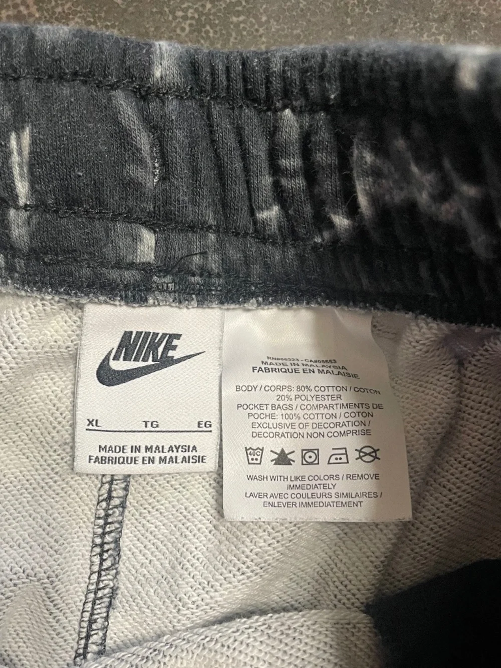 Boys Nike Shorts w/ a Waist Drawstring - Size XL